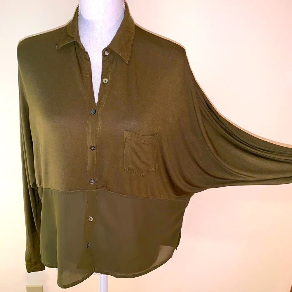Sparkle & Fade green jersey drop sleeve button down size small